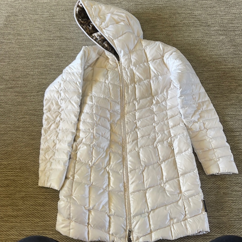 Upper calf length winter coat. Obermyer  white puffer coat.